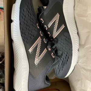 Brand New New Balance Women’s DRFT v1 Running Shoes (Orca and Peach Soda) Size 8